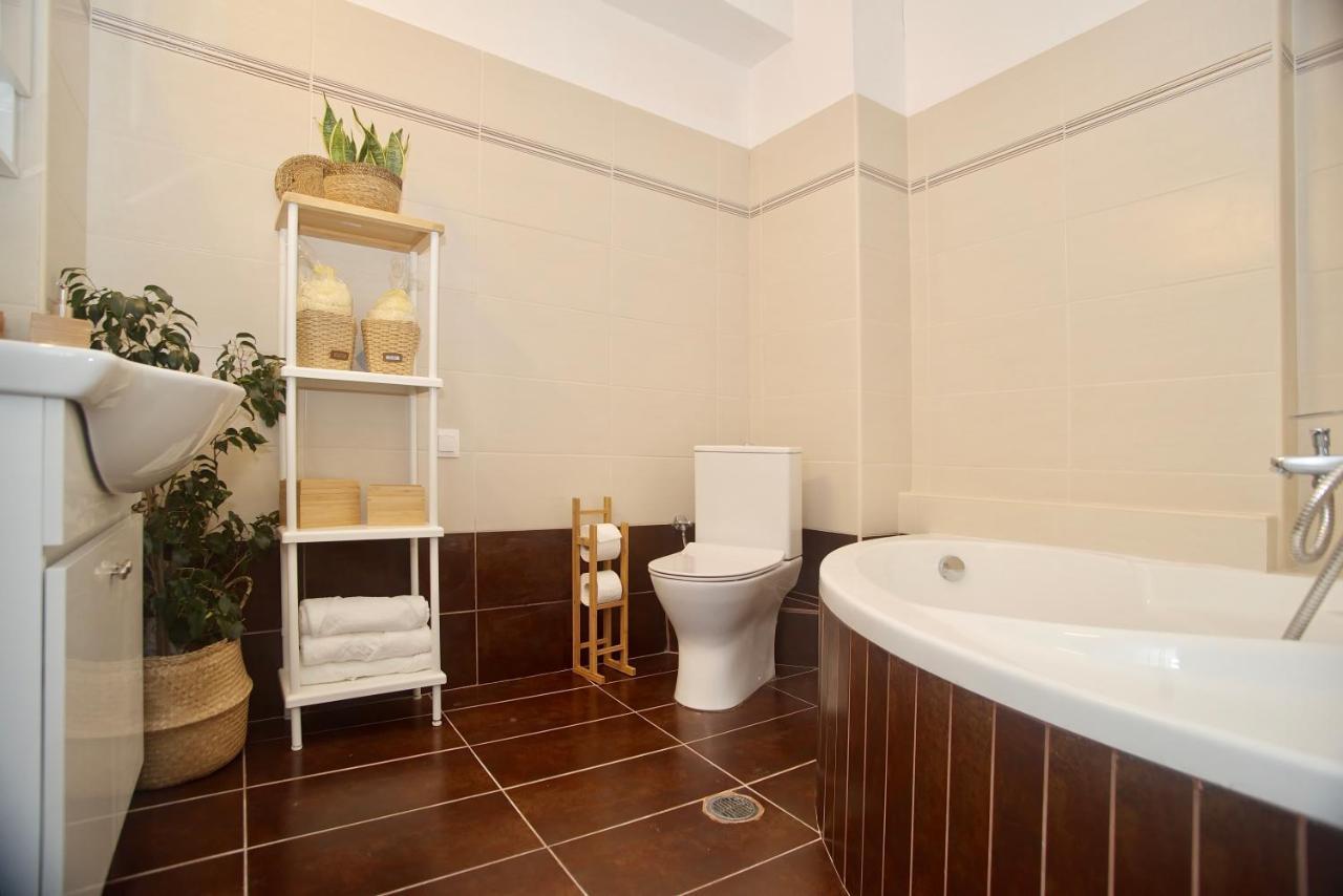 The Bluehouse - Spacious Top Floor Flat With Parking, By Mon Repos Beach Corfu  Exterior photo