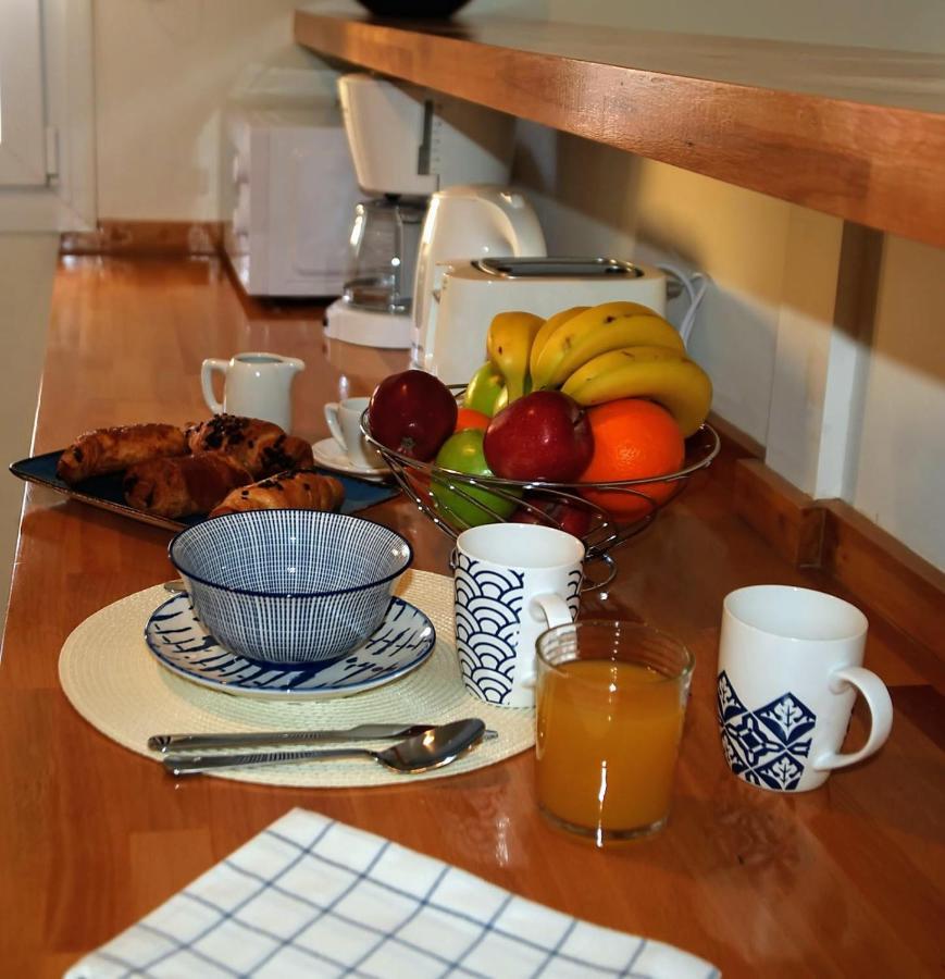 The Bluehouse - Spacious Top Floor Flat With Parking, By Mon Repos Beach Corfu  Exterior photo