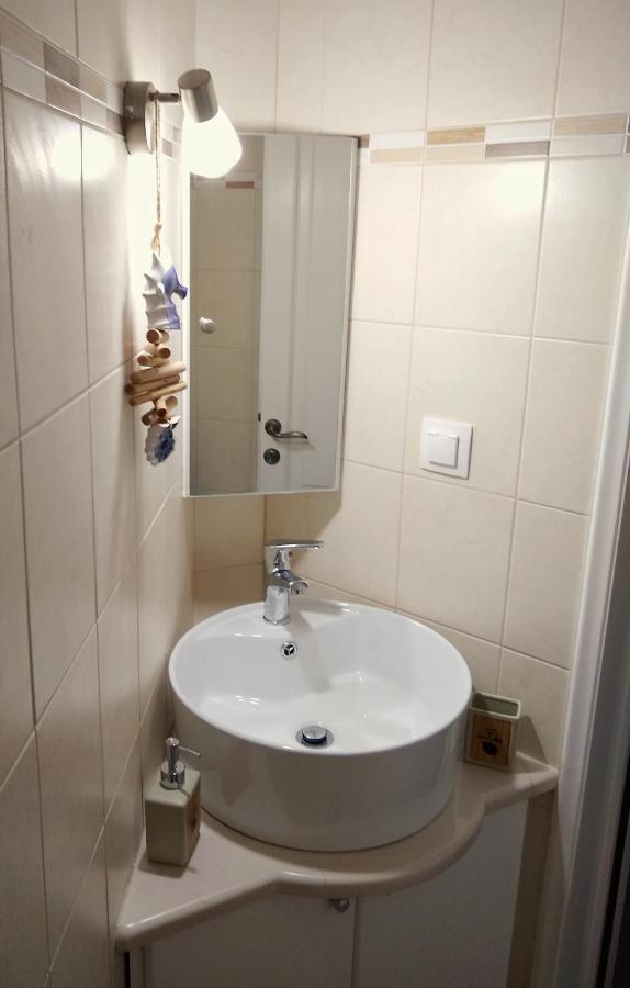 The Bluehouse - Spacious Top Floor Flat With Parking, By Mon Repos Beach Corfu  Exterior photo