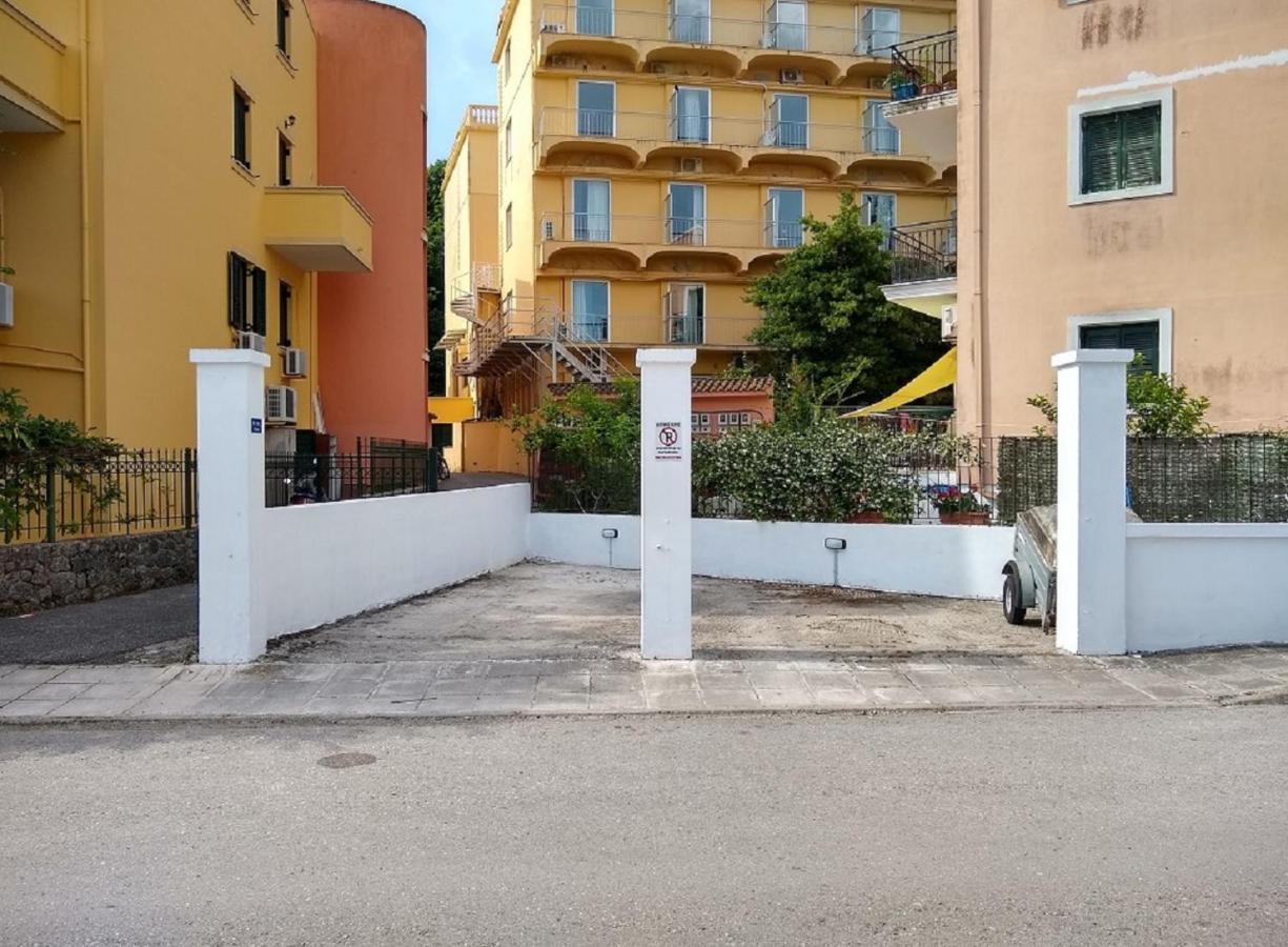 The Bluehouse - Spacious Top Floor Flat With Parking, By Mon Repos Beach Corfu  Exterior photo